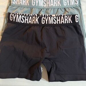 Gym shark fitted shorts